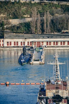 Glass-Bottom Boats vs. Semi-Submarines: Best Choice Explained