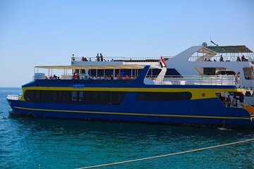 2-hours-semi-submarine-snorkeling-sea-trip-transfer-hurghada tour image 1
