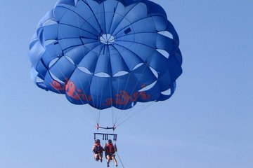 parasailing-off-the-coast-of-hurghada-private-transfer tour image 3