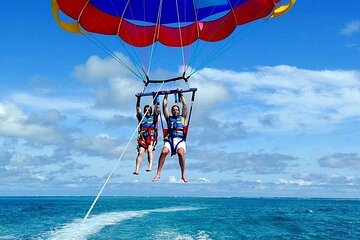 enjoy-the-parasailing-experience-in-hurghada tour image 1