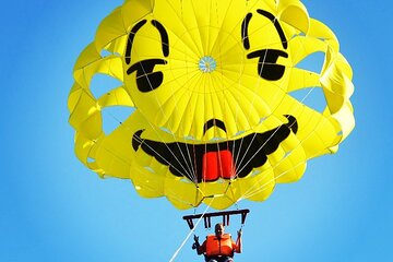 enjoy-the-parasailing-experience-in-hurghada tour image 2