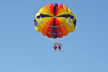 enjoy-the-parasailing-experience-in-hurghada tour image 4