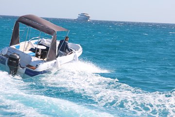speed-boat-to-abo-munkar-island-water-sport-semi-private-hurghada tour image 3