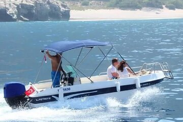 speed-boat-to-abo-munkar-island-water-sport-semi-private-hurghada tour image 4
