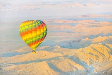 Sunrise Hot Air Balloon Over the Historical sites in Luxor - Gallery Image 4