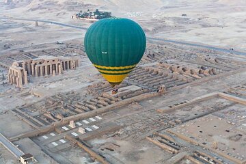 Sunrise Hot Air Balloon Over the Historical sites in Luxor - Gallery Image 5